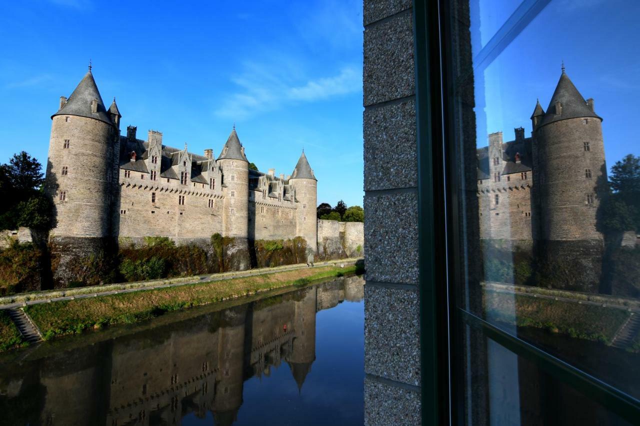 Hotel Restaurant Du Chateau Josselin Esterno foto